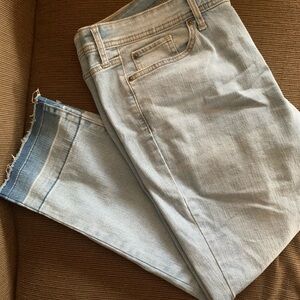 Light Blue Cropped Jeans with frayed hem